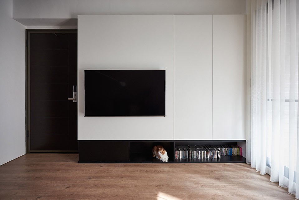 16-02-Small-Simple-Elegant-Apartment-Taichung-by-Z-AXIS--960x641