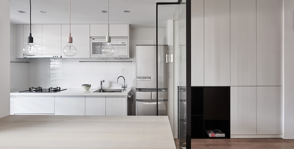 16-09-Small-Simple-Elegant-Apartment-Taichung-by-Z-AXIS--960x486