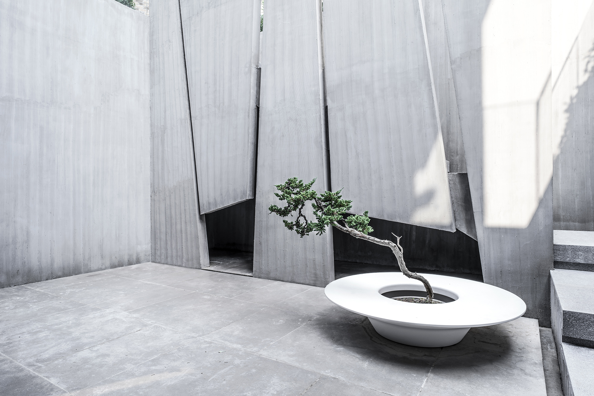 33, courtyard