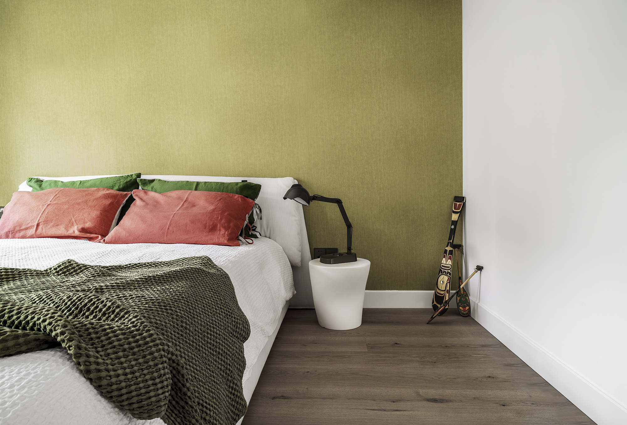 37, Girl's Room