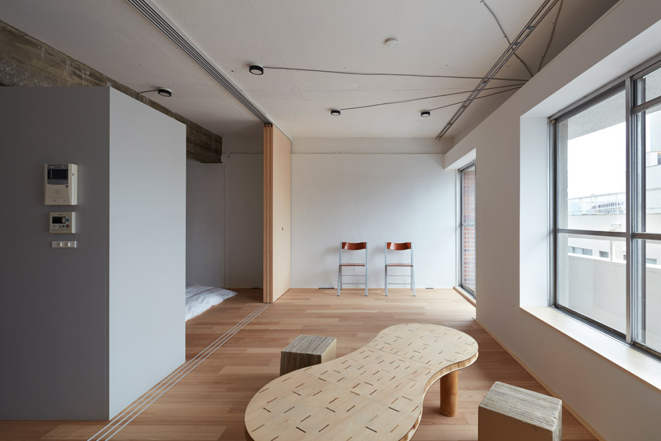 Small-Apartment-FrontOfficeStudio-Tokyo-Living-Room-Humble-Homes