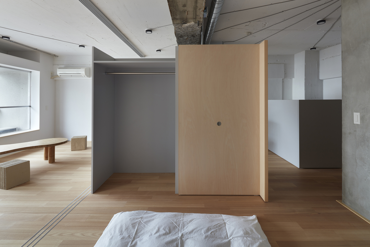 frontofficetokyo_-_akasaka_-_bed_01