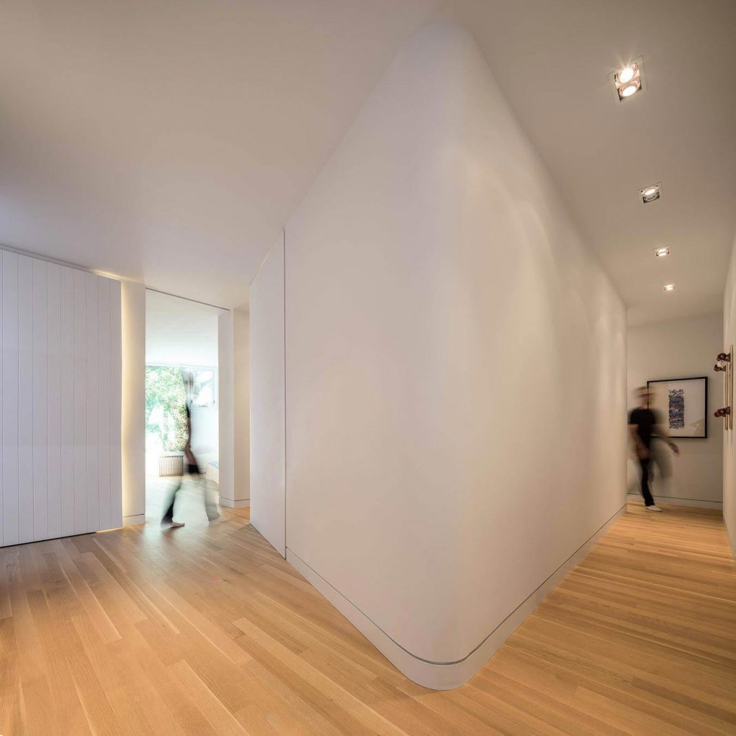 modern-rosemary-house-fills-open-floor-plan-living-lot-natural-light-14-1068x1068