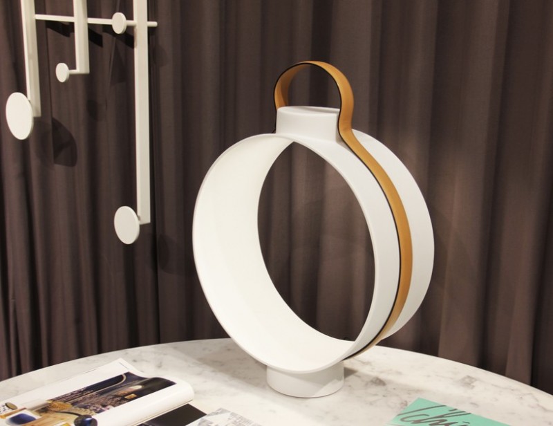 rosenthal-dante-goods-and-bads-nightingale-lamp-maison-et-objet-designboom-02-818x630